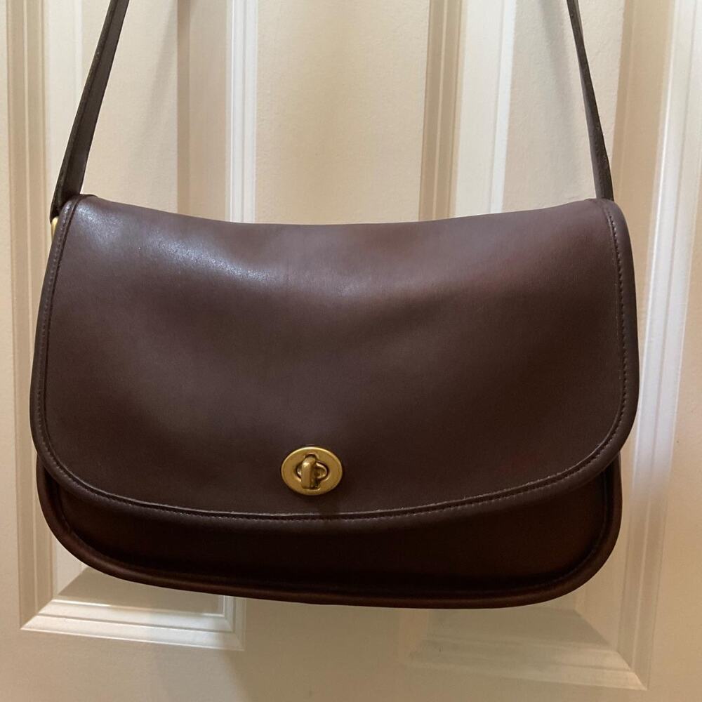 Vintage Coach G0C-9790 Mahogany Brown Leather City Bag Crossbody Flap Purse